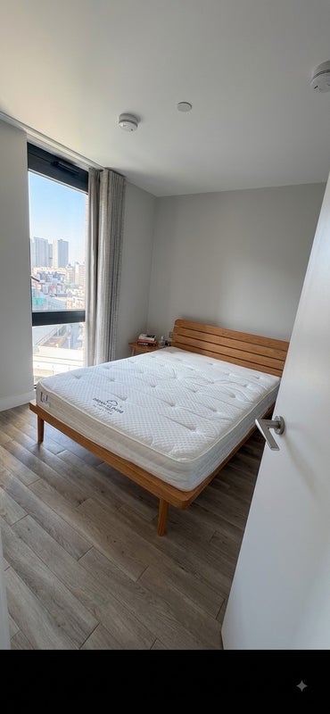 Room Olympic Way in Greater London