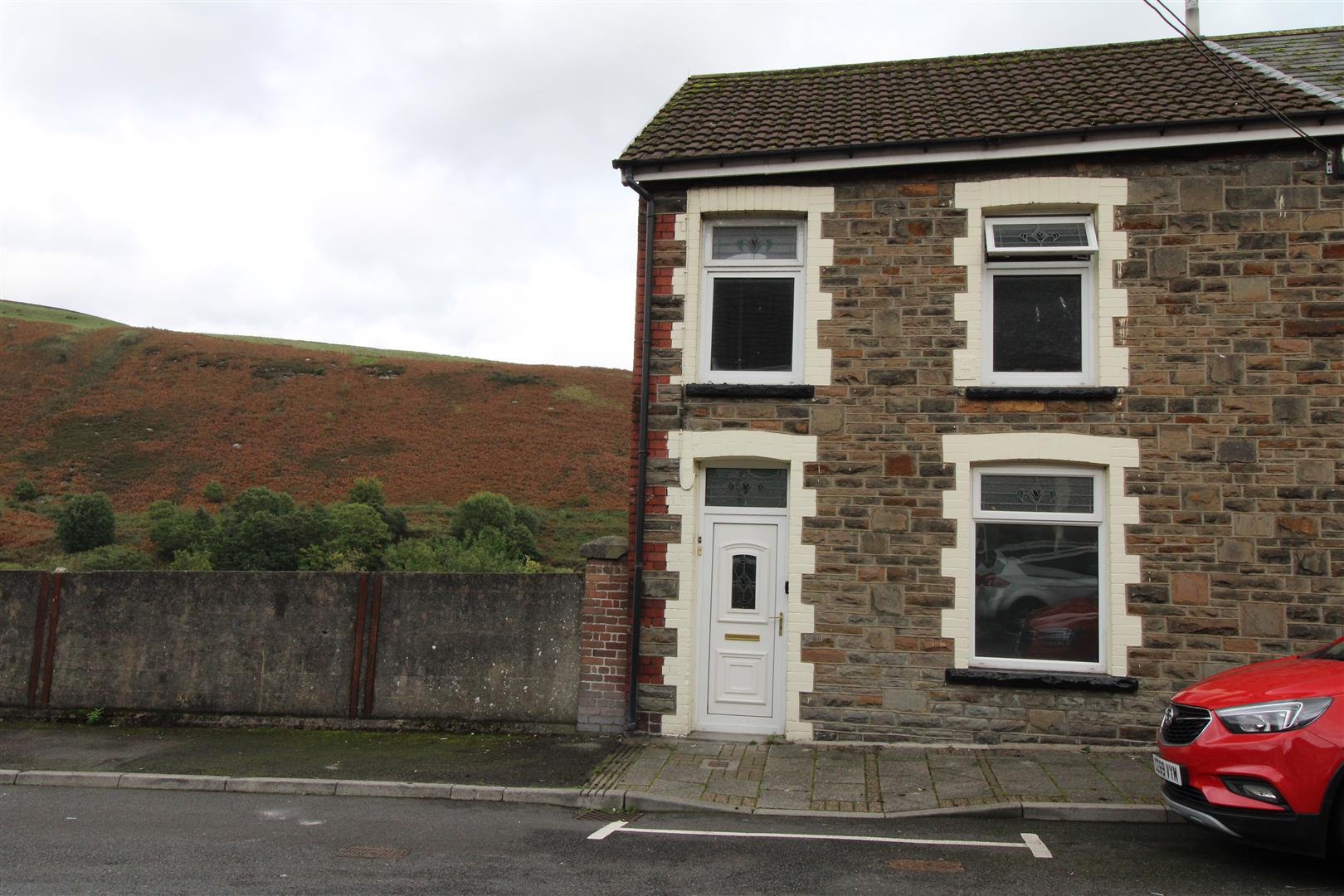 Flat Brewery Terrace in Pontygwaith