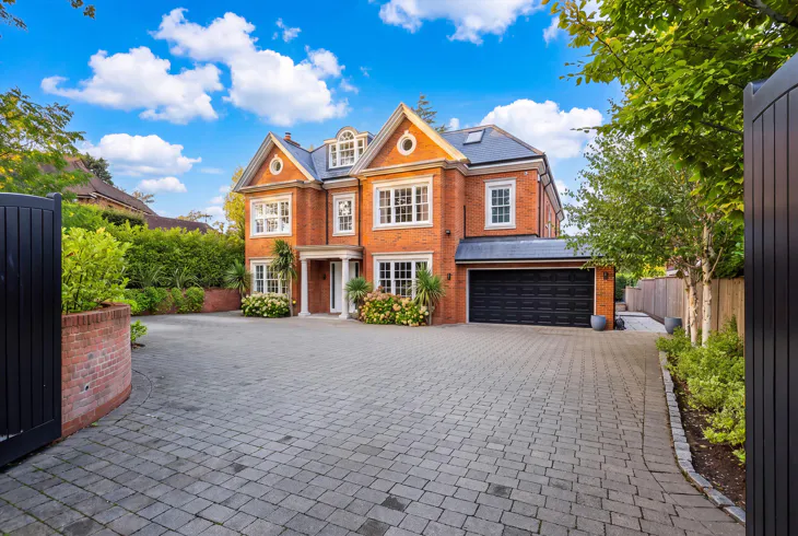 House Birds Hill Rise in Elmbridge