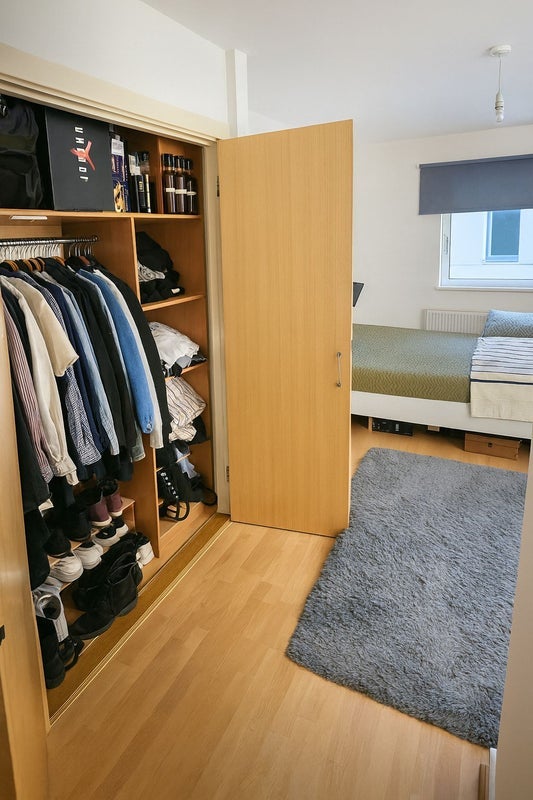 Room Kingsland Road in Greater London