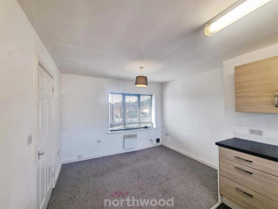 Flat Holmes Carr Crescent in Doncaster