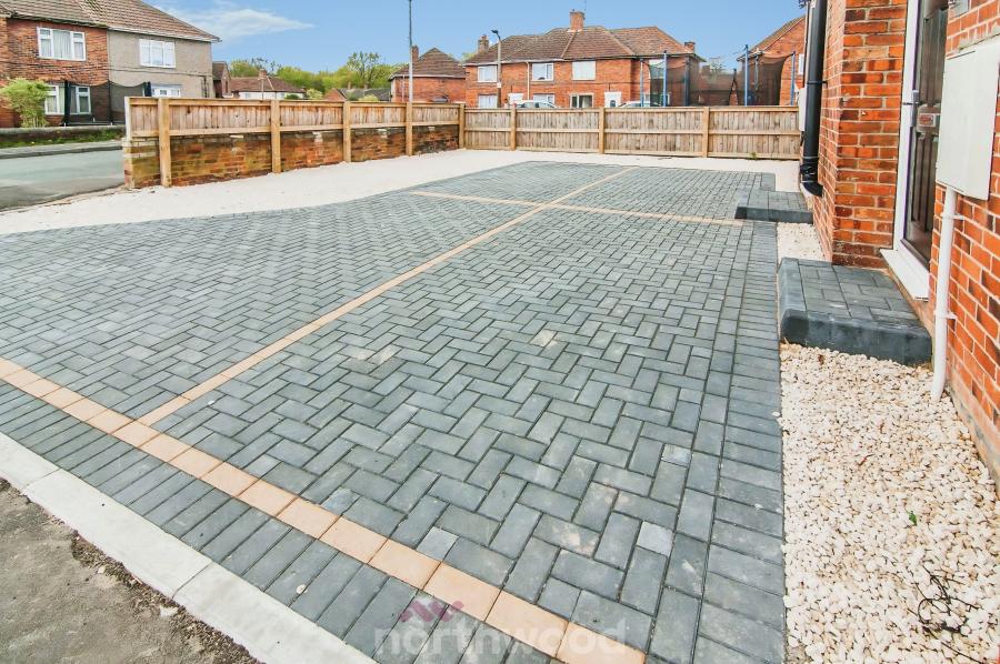 Flat Holmes Carr Crescent in Doncaster
