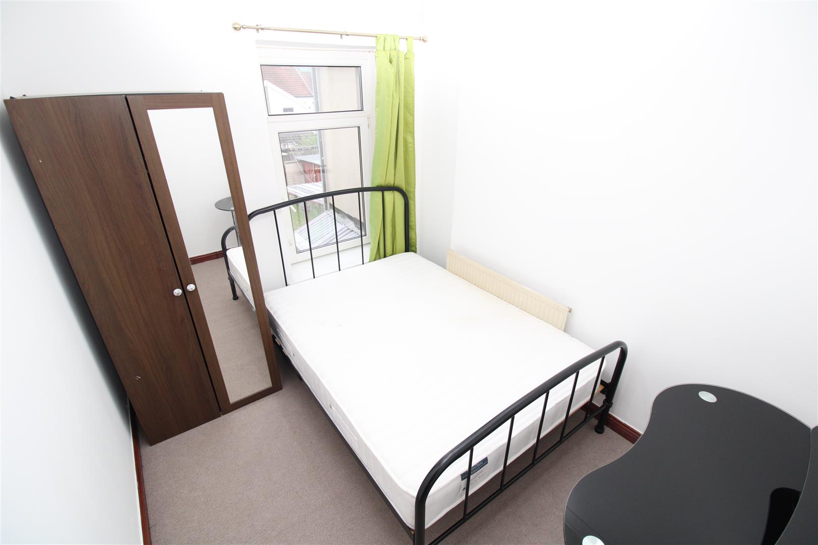 Room Oxford Street in Pontypridd