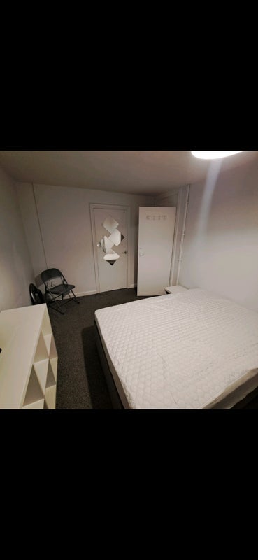 Room Rodbourne Road in Bristol