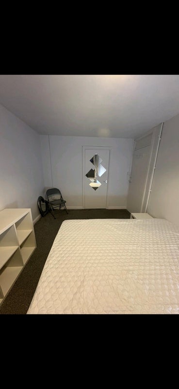 Room Rodbourne Road in Bristol
