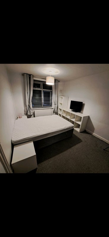 Room Rodbourne Road in Bristol