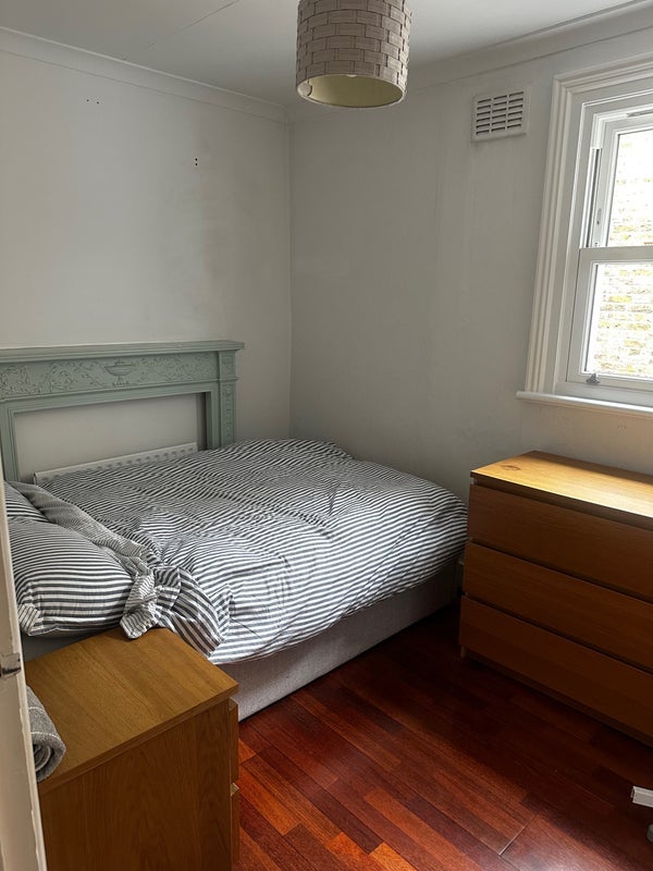 Room Waller Road in Greater London