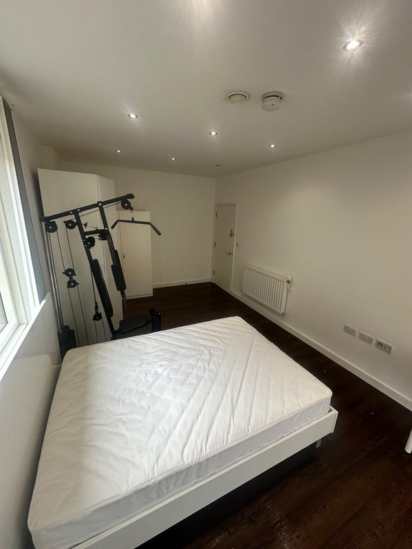 Room Frobisher Yard in Greater London