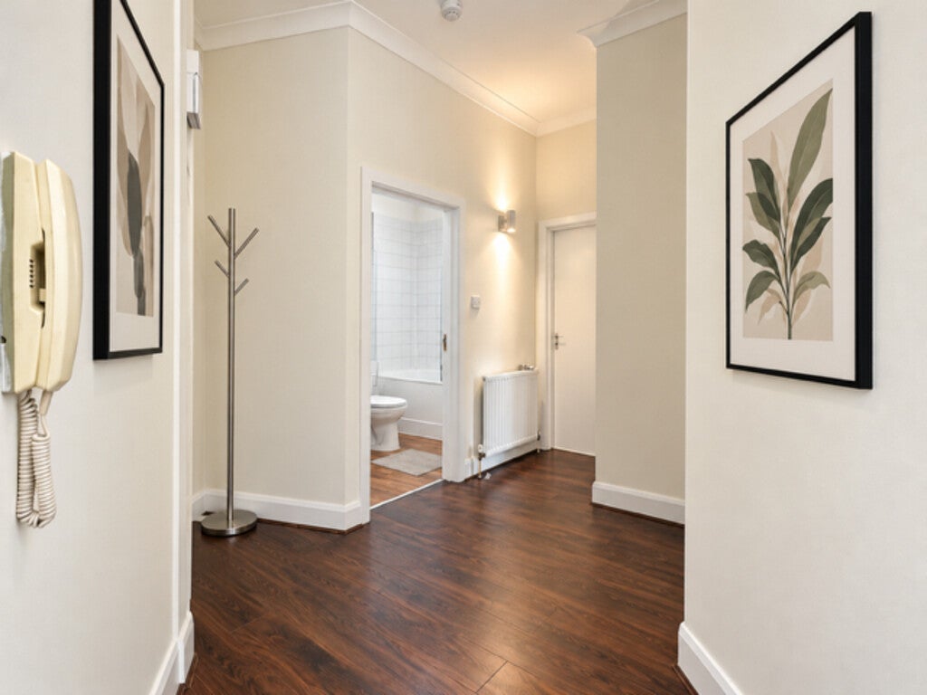 Flat Leighton Road in Greater London