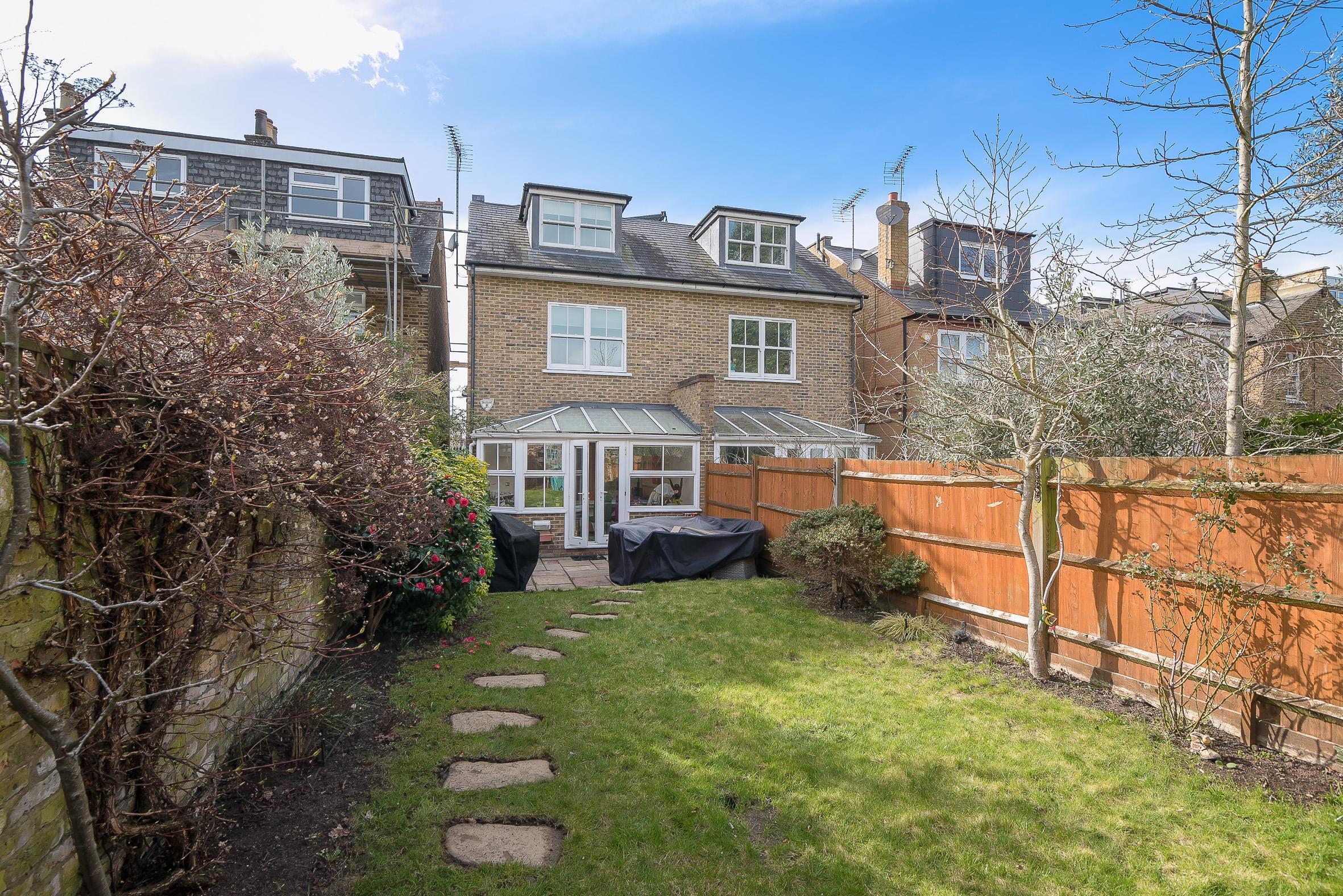 House Clifton Road in Greater London