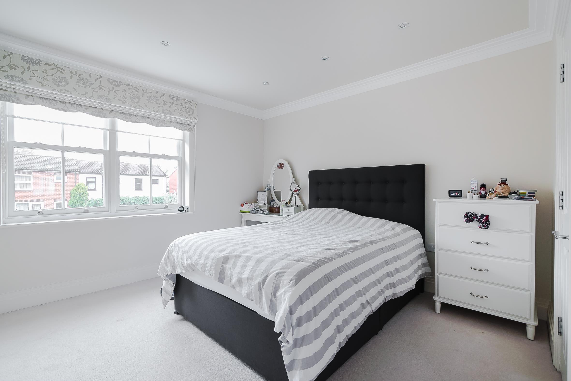 House Clifton Road in Greater London