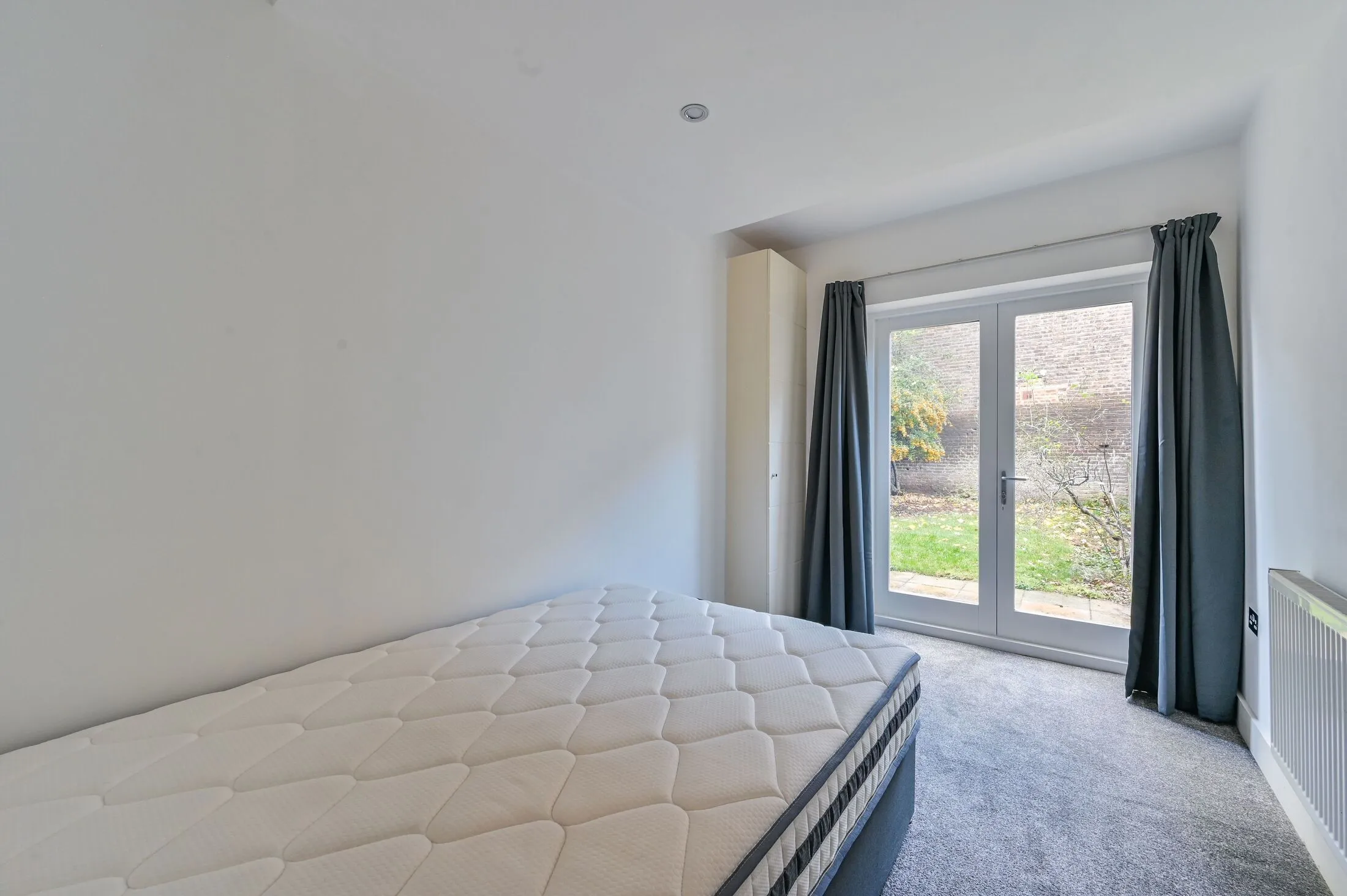 Flat Victoria Road in Greater London