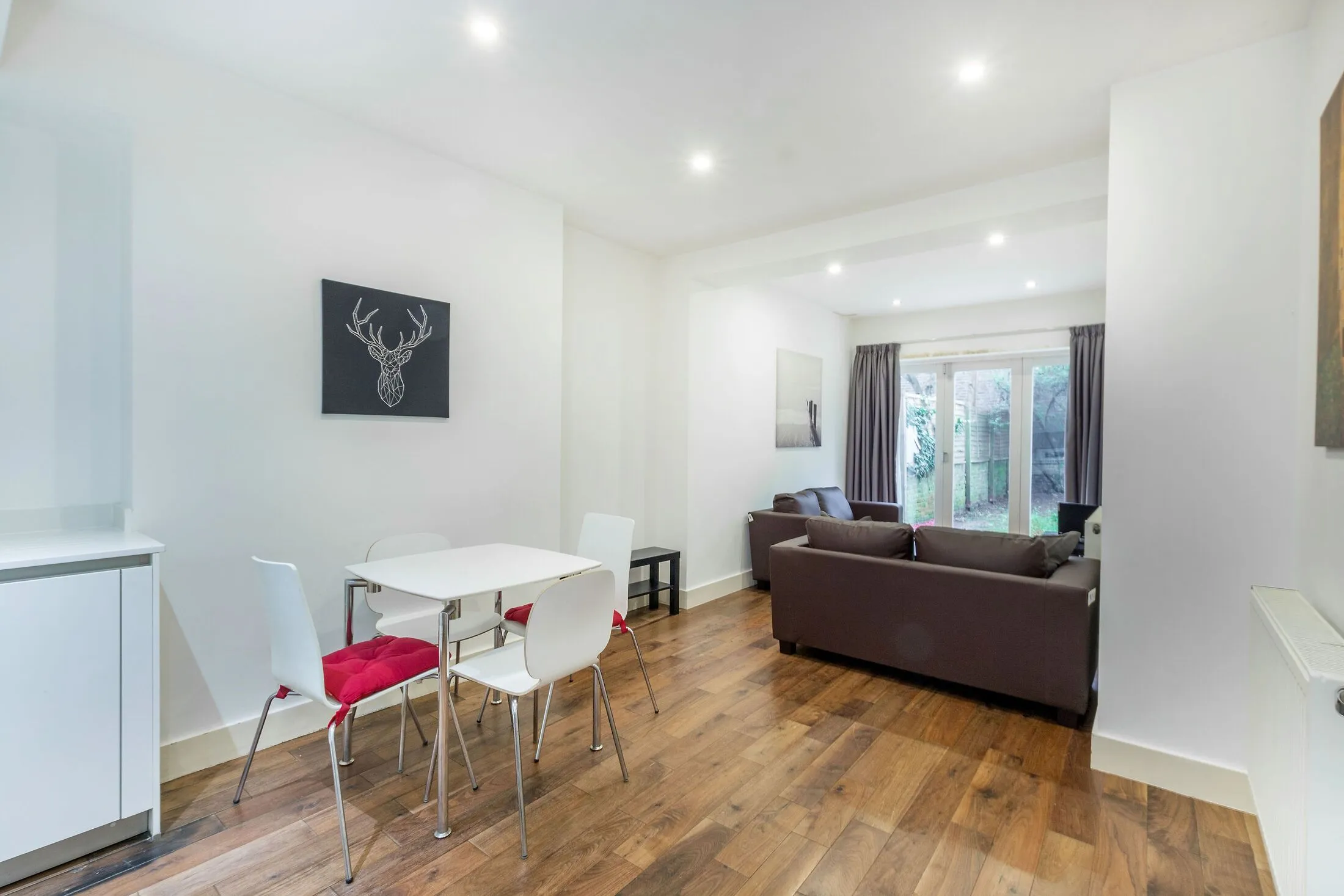 Flat Victoria Road in Greater London