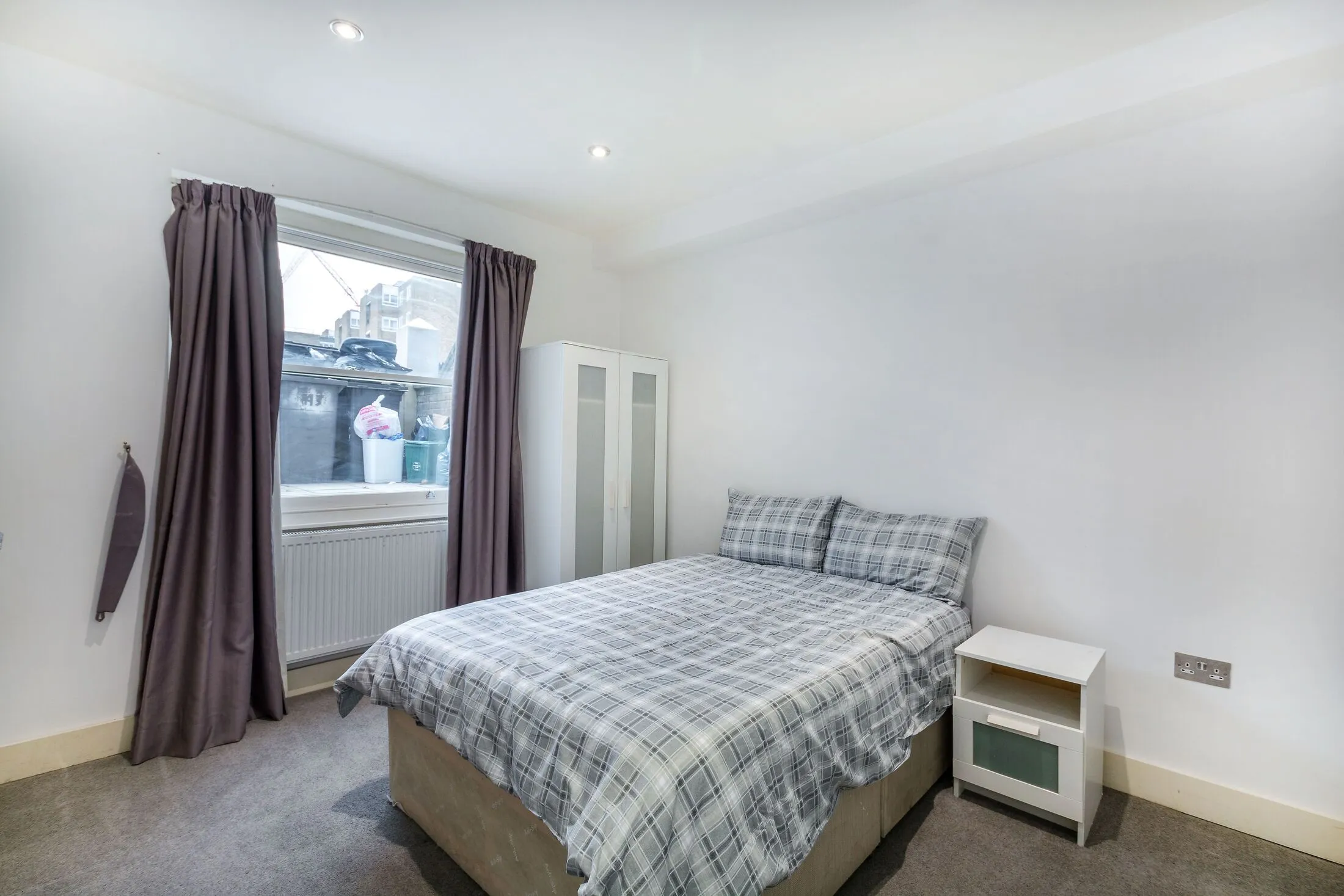 Flat Victoria Road in Greater London