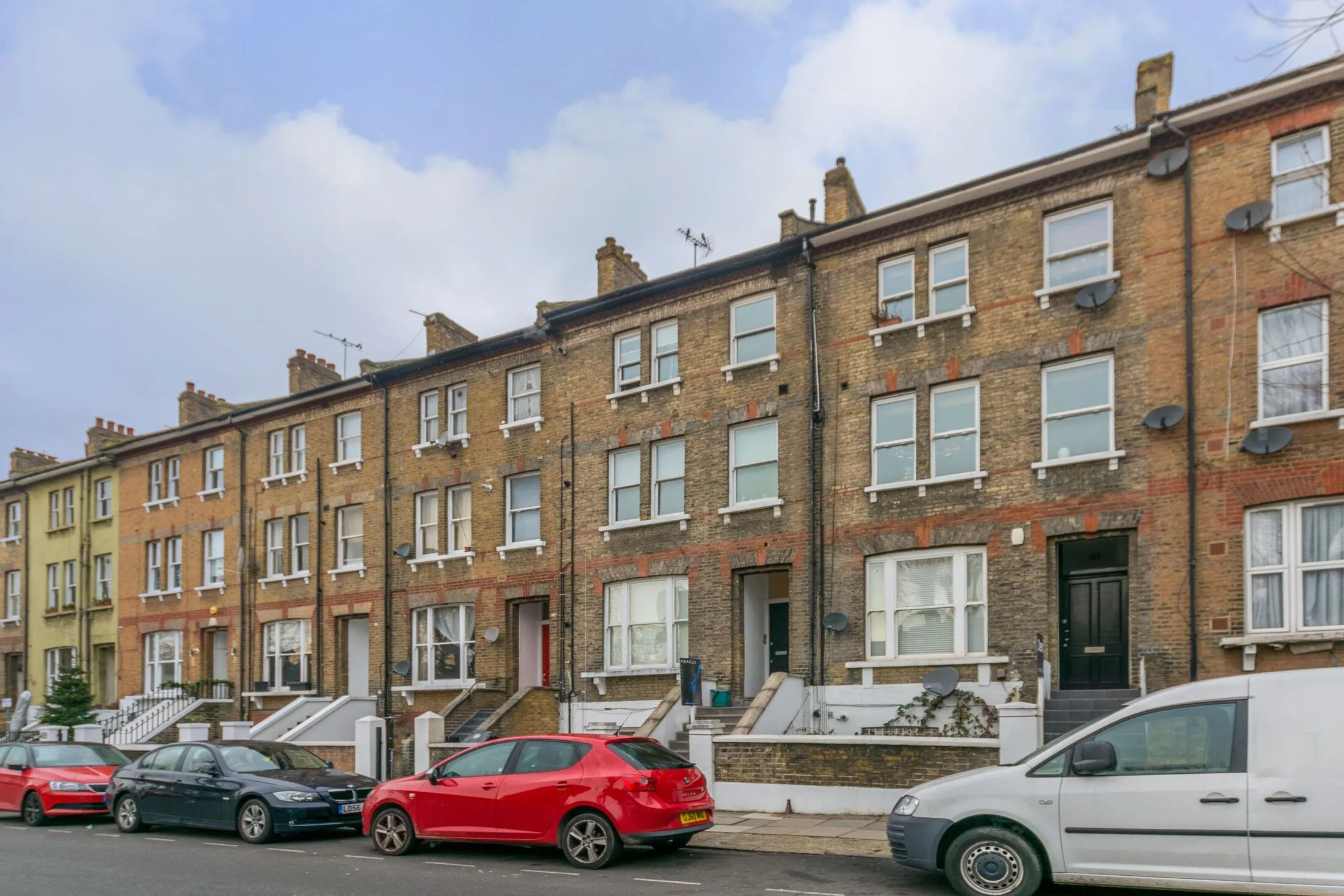 Flat Victoria Road in Greater London
