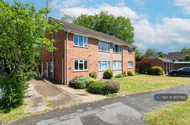 Flat Prince Andrew Way in Chavey Down