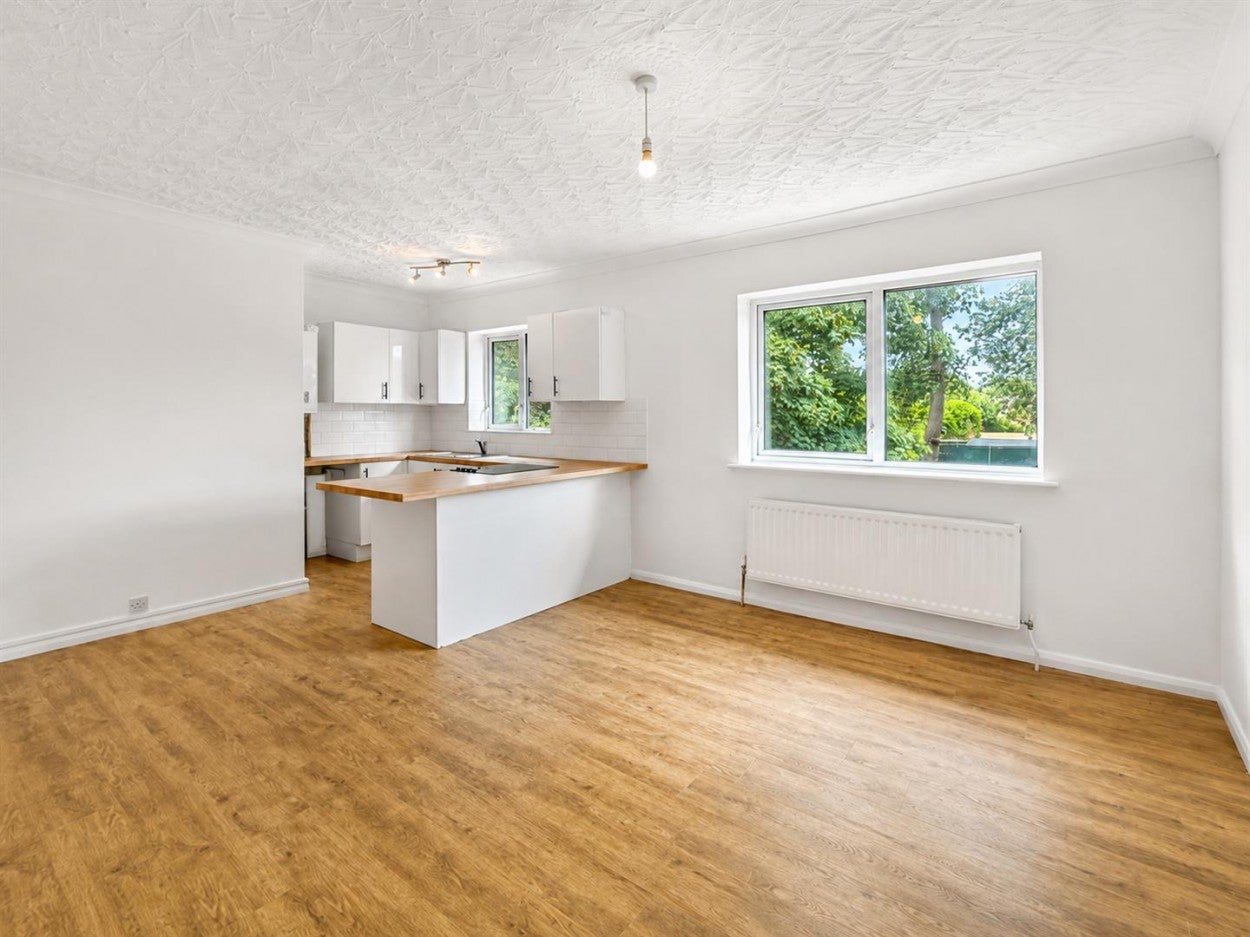 Flat Glamis Street in Arun