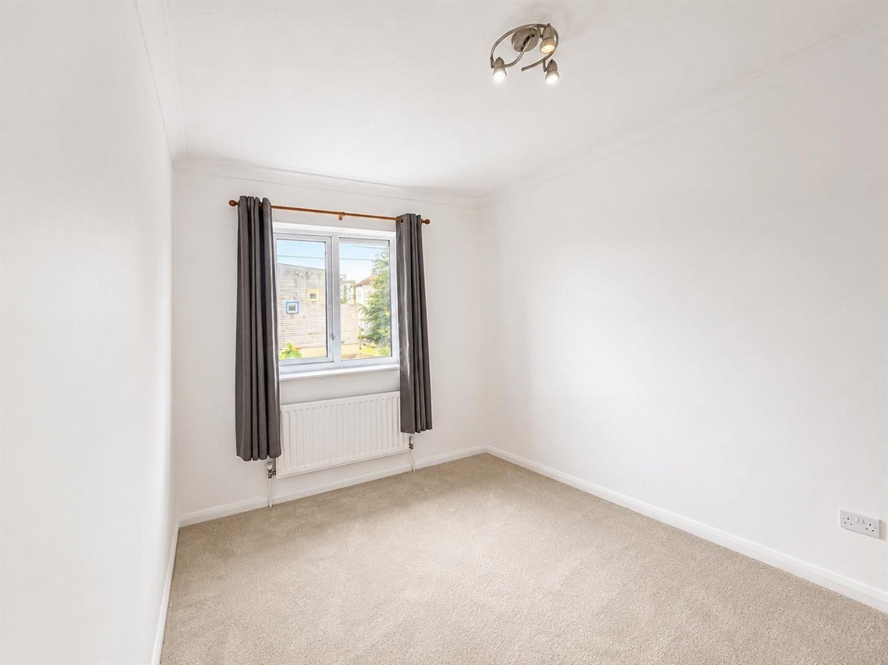 Flat Glamis Street in Arun