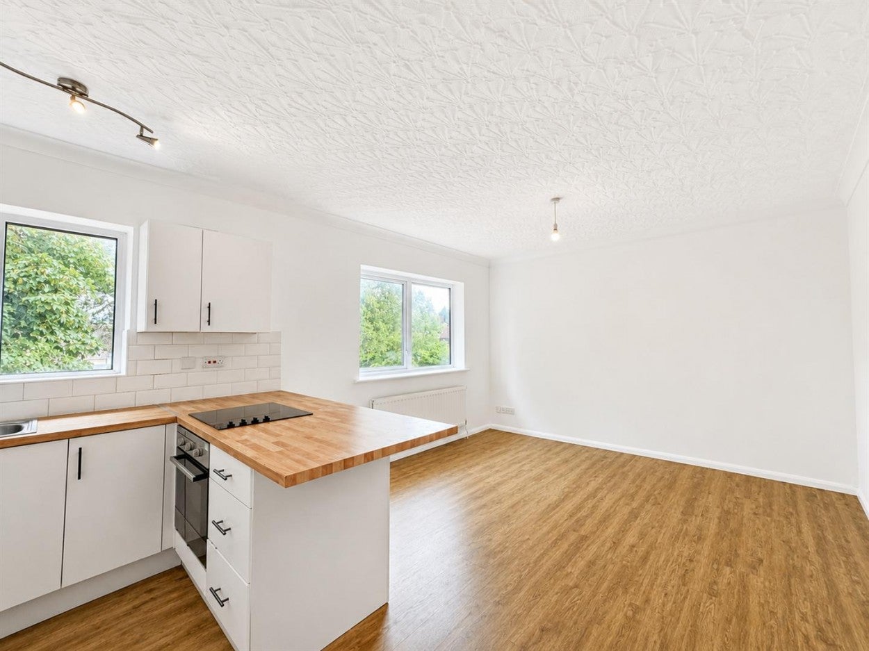 Flat Glamis Street in Arun