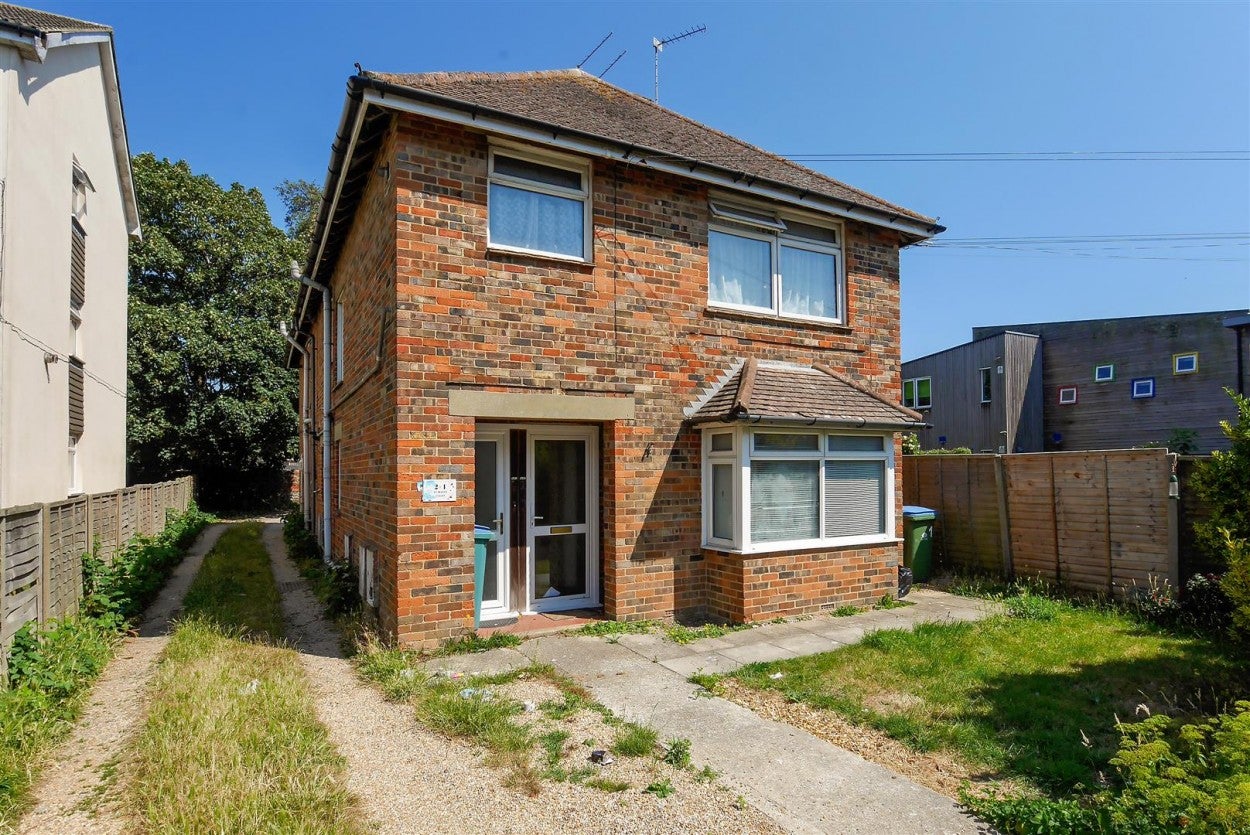 Flat Glamis Street in Arun