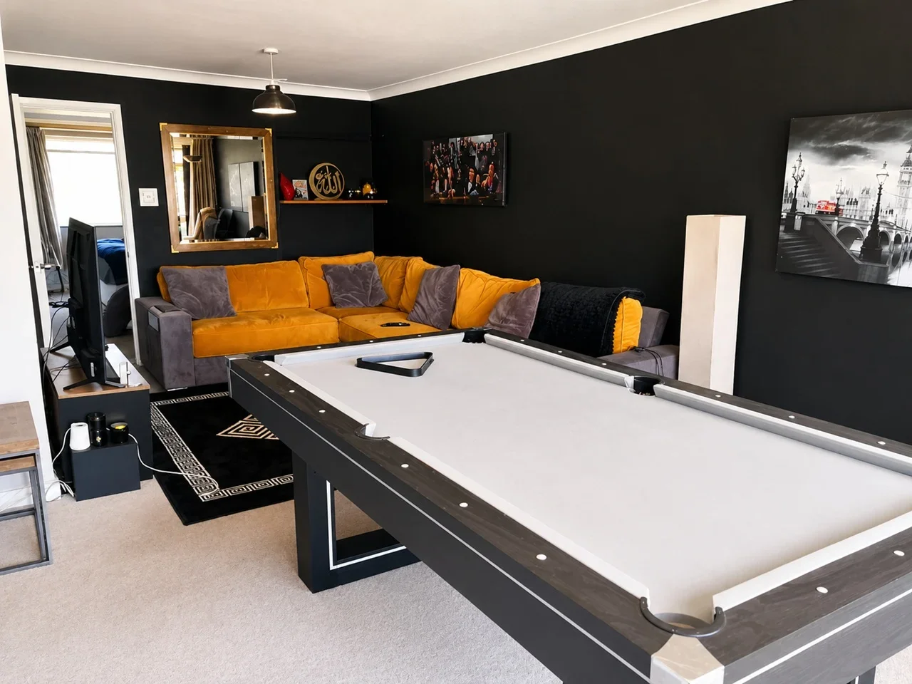 Room Thames Side in Borough of Spelthorne