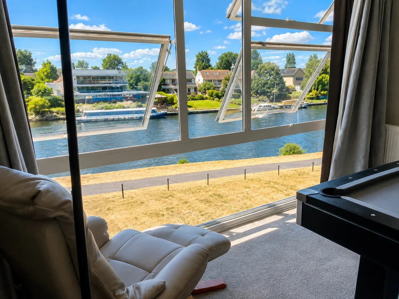 Room Thames Side in Borough of Spelthorne