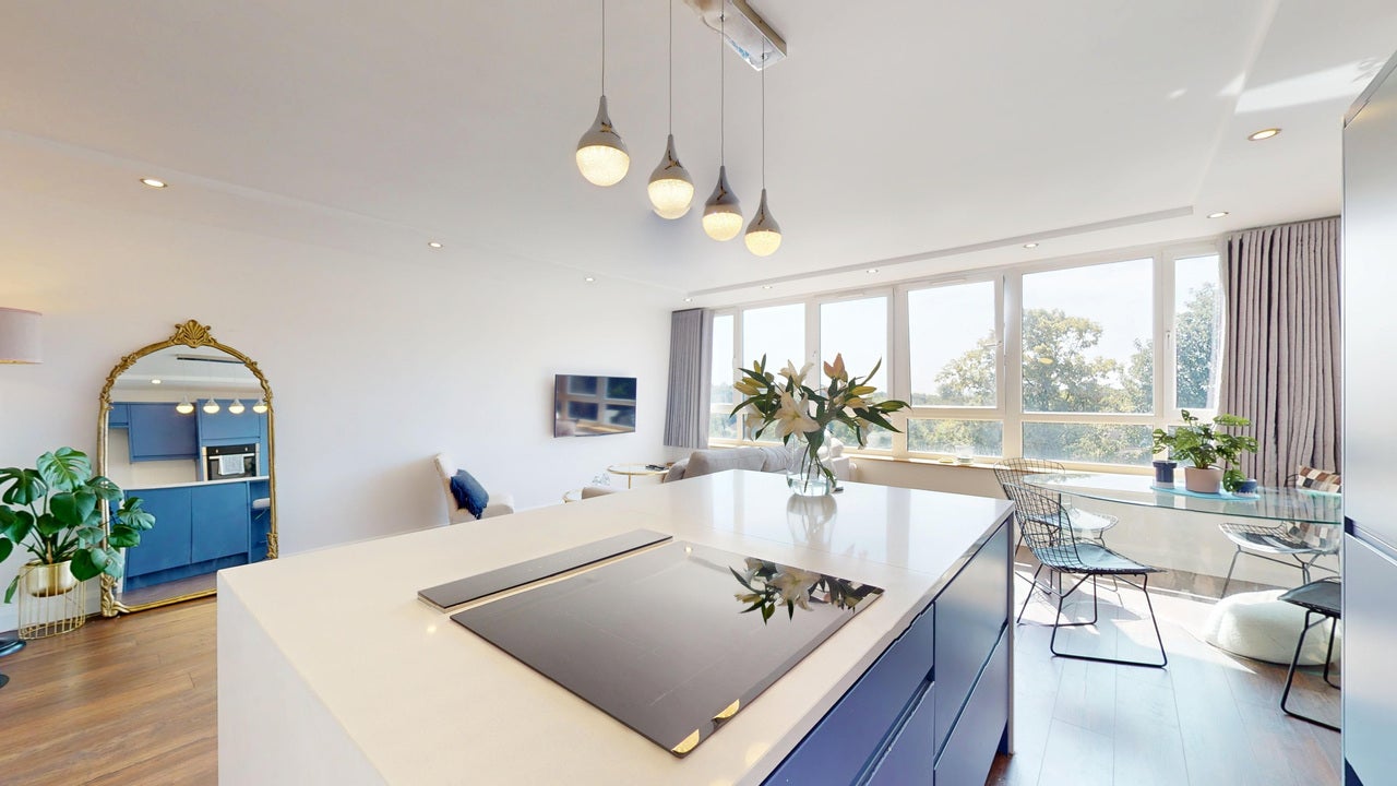 Flat Sandringham Drive in Leeds