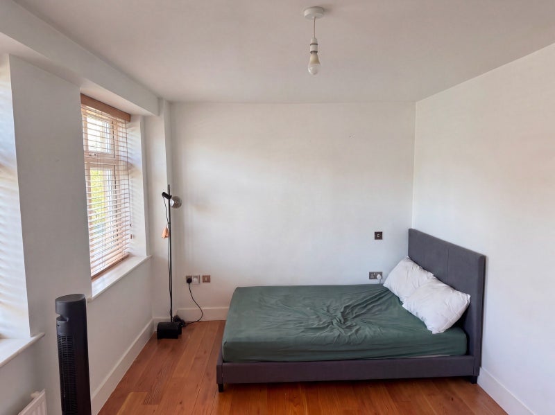 Room Curtain Road in Greater London