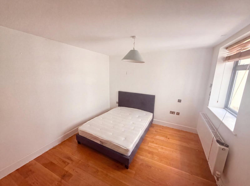 Room Curtain Road in Greater London