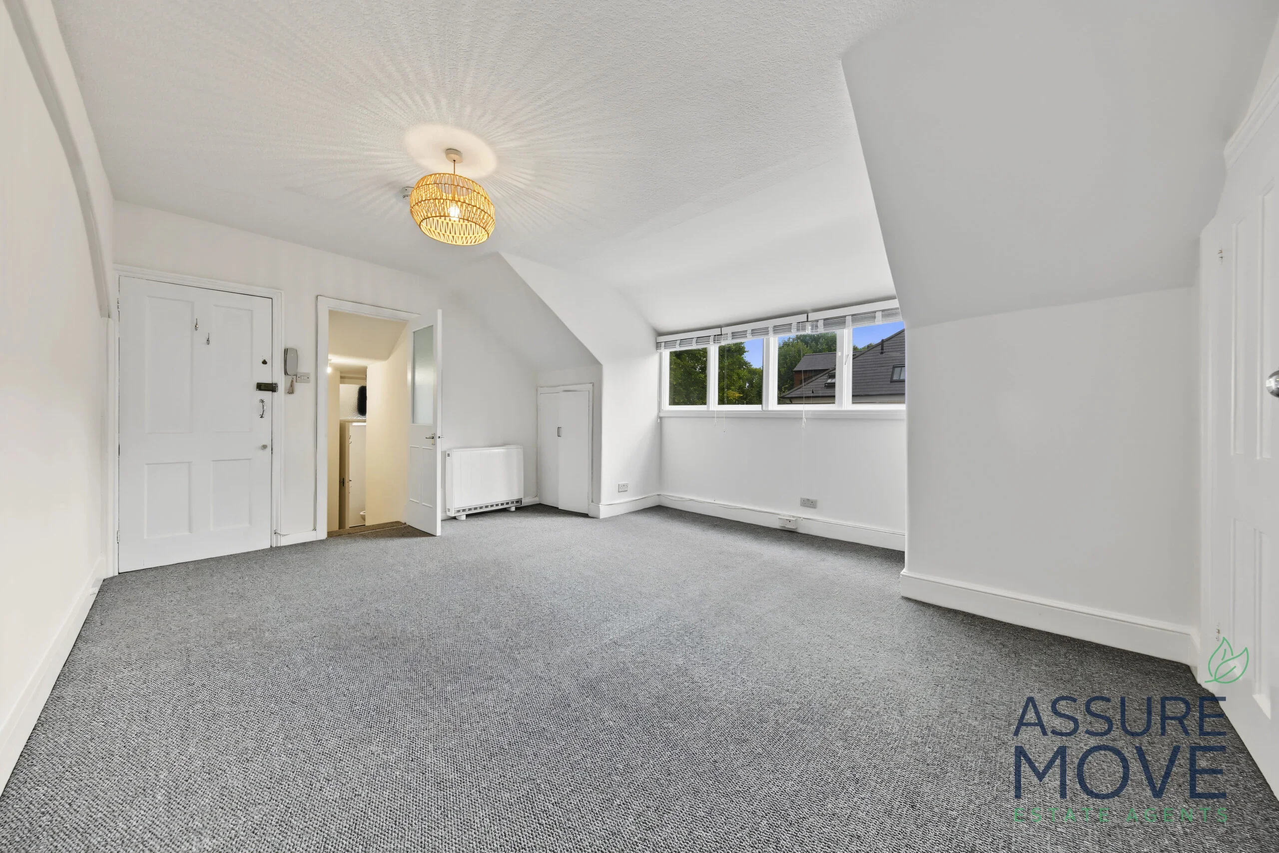 Flat Haslemere Road in Greater London