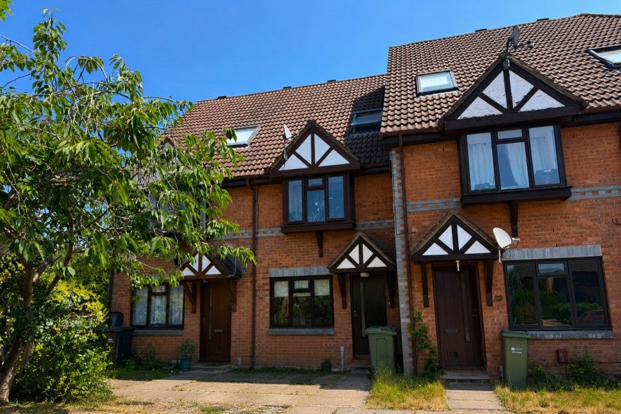 House Guernsey Close in Guildford