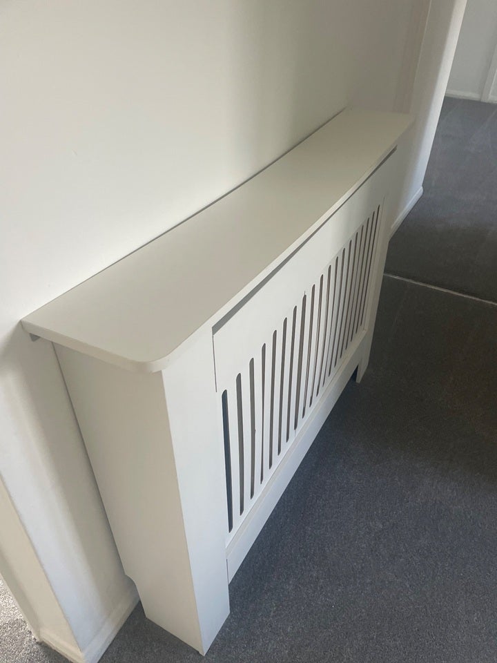 Flat Riffams Court in Basildon