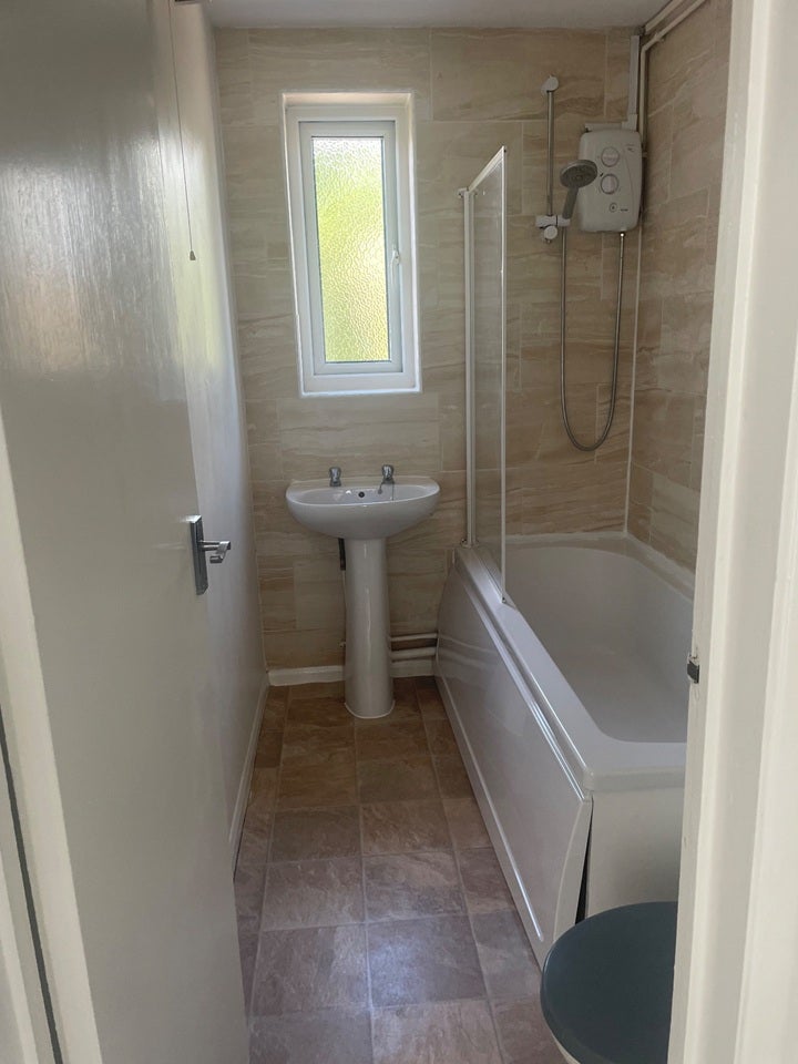 Flat Riffams Court in Basildon