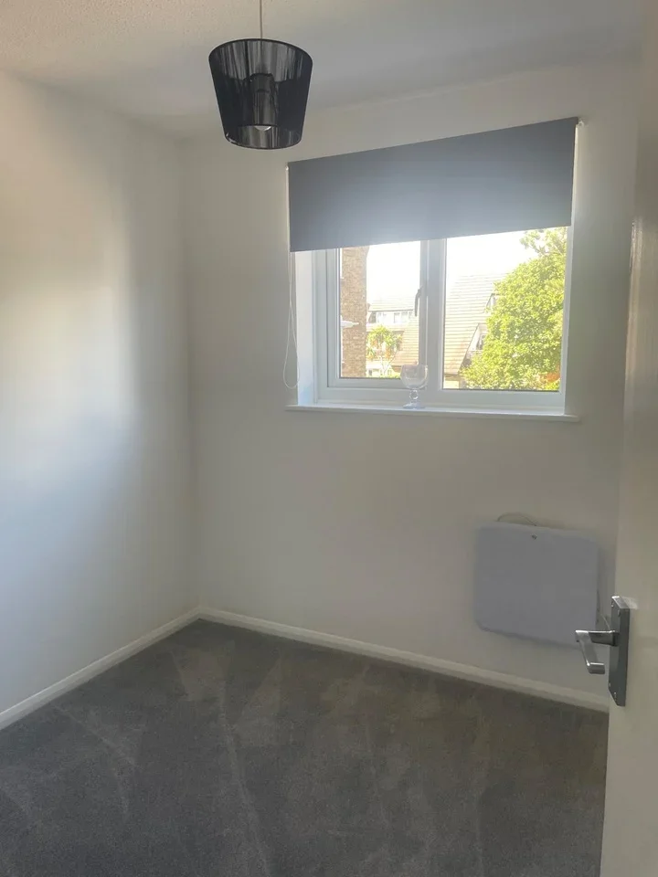 Flat Riffams Court in Basildon