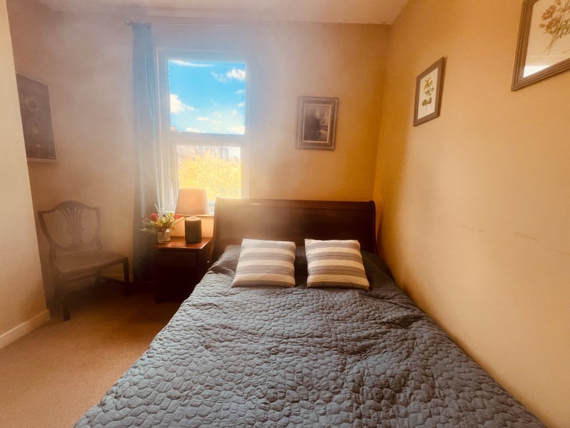 Room Leighton Road in Greater London