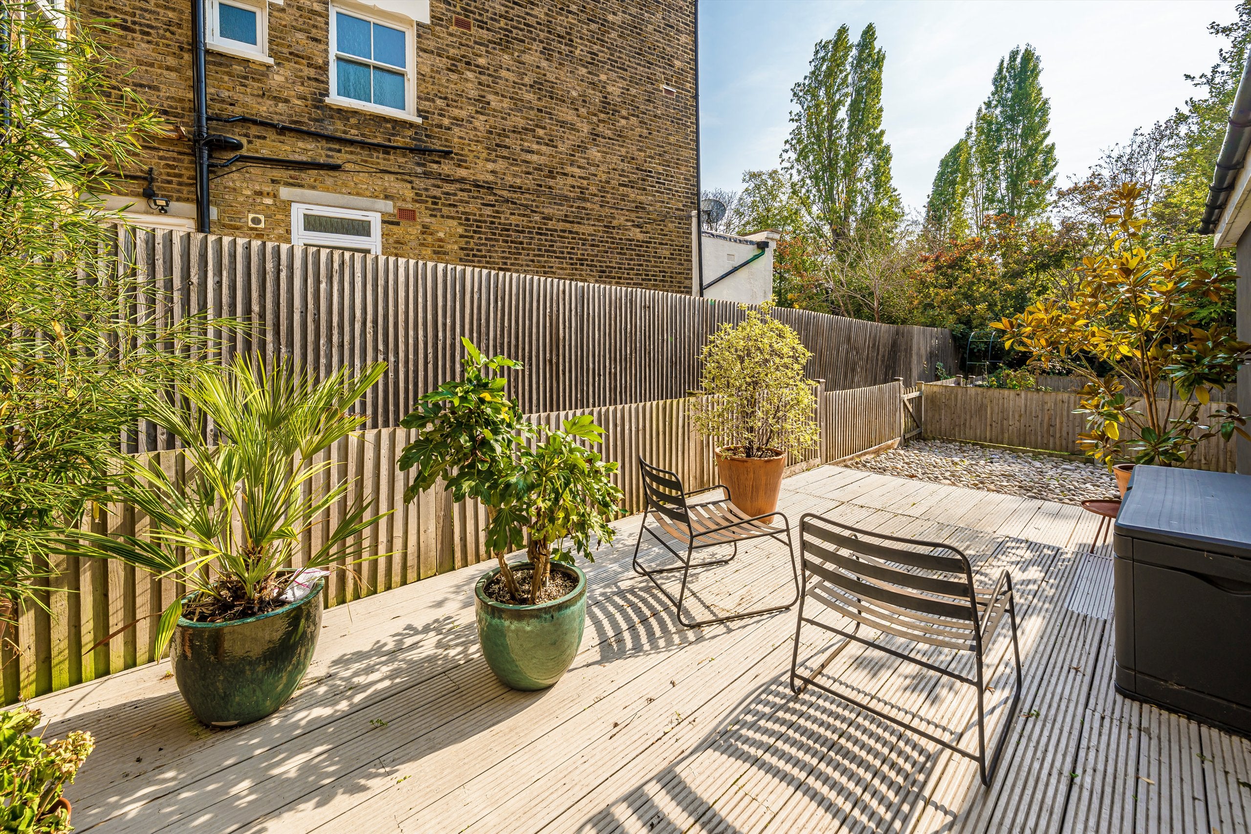 Flat Adelaide Avenue in Greater London