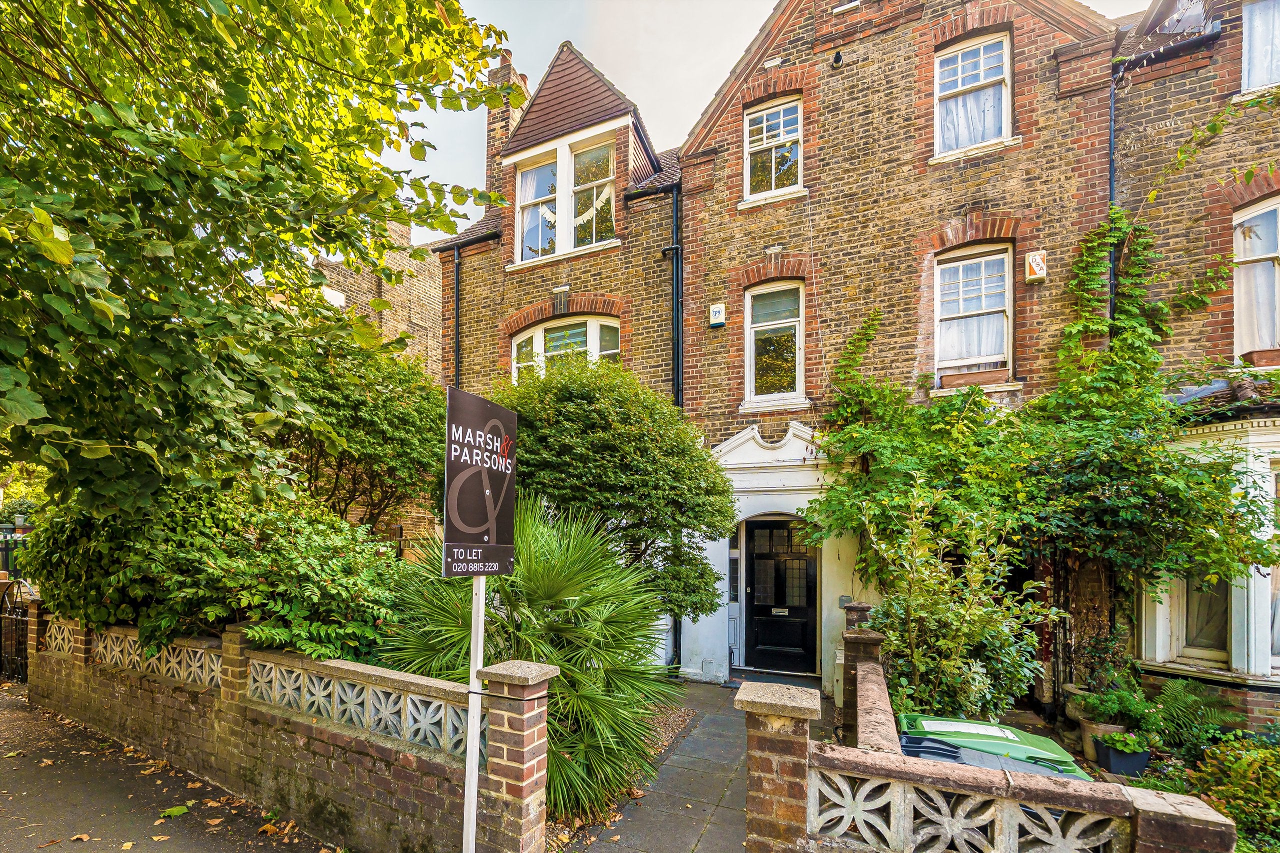 Flat Adelaide Avenue in Greater London