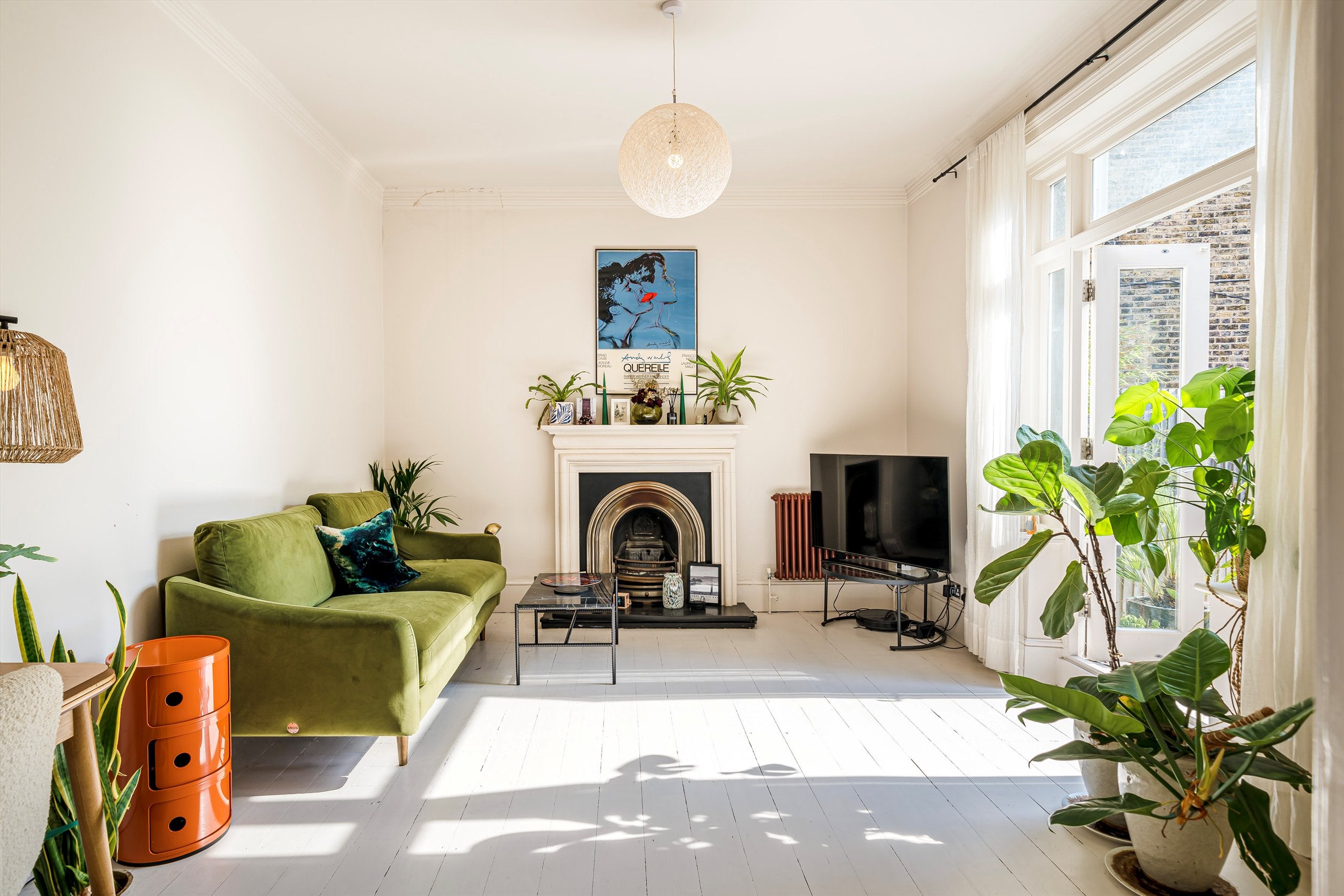 Flat Adelaide Avenue in Greater London