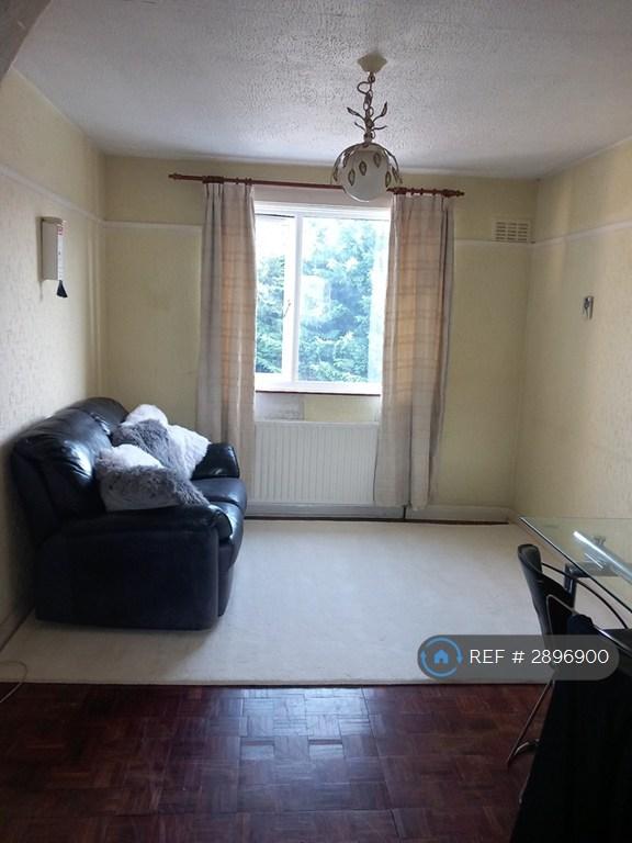 Room Clayton Road in Greater London