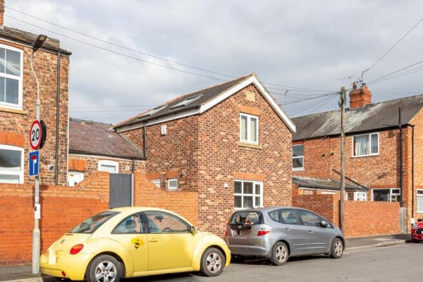 Flat Yearsley Crescent in York