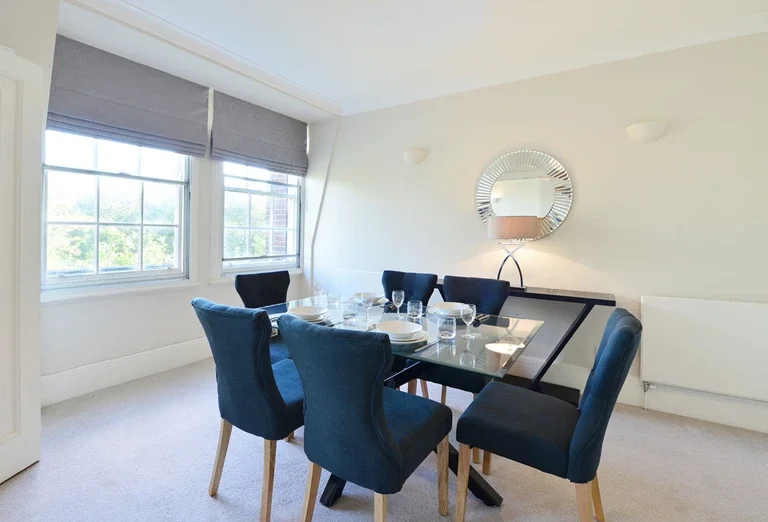 Flat Walm Lane in Greater London