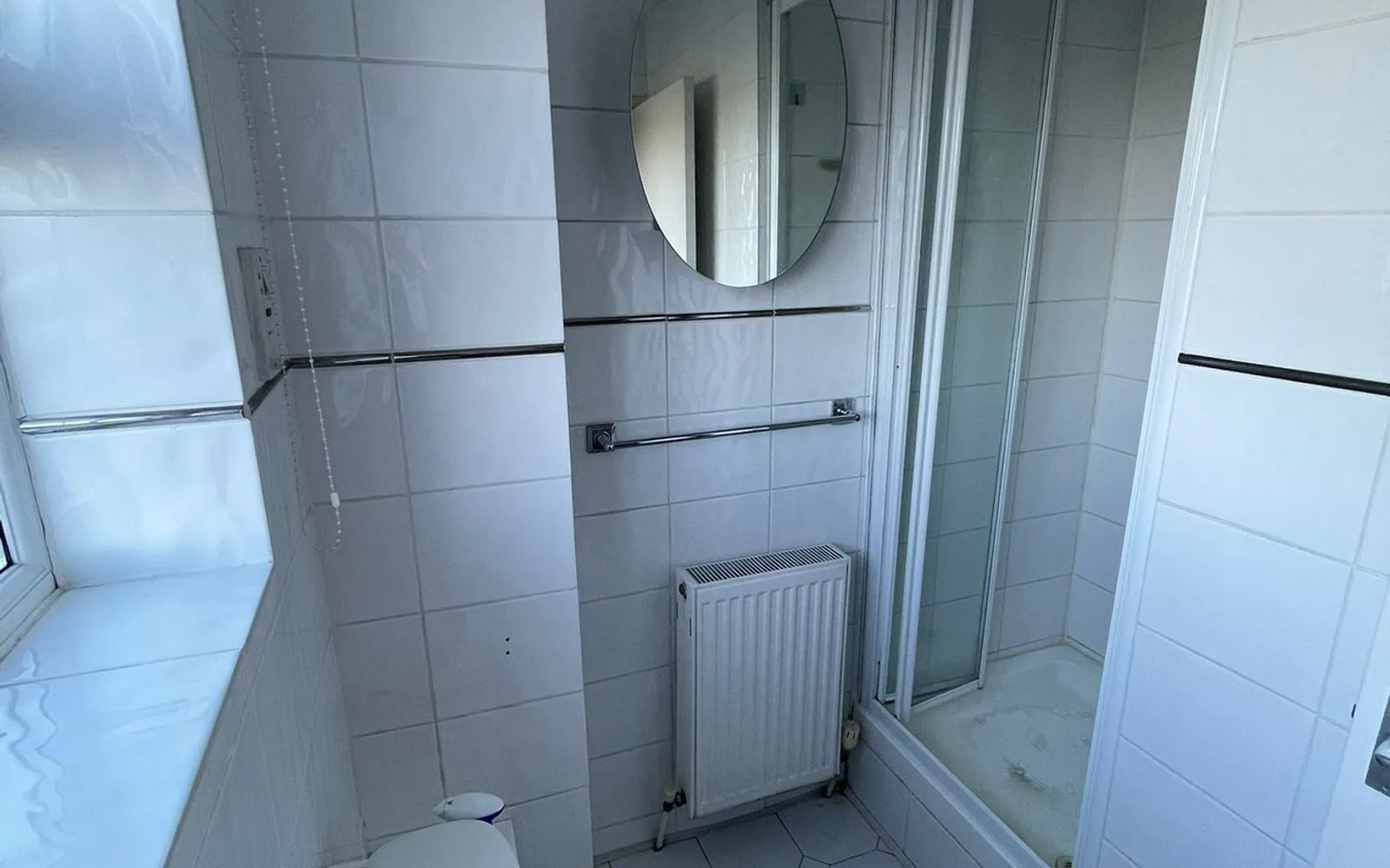Room Woodside Court in Greater London