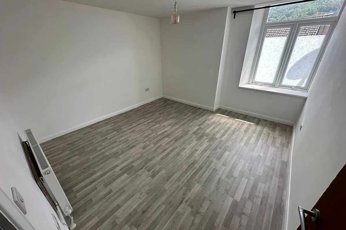 Flat Llantrisant Road in Pontypridd