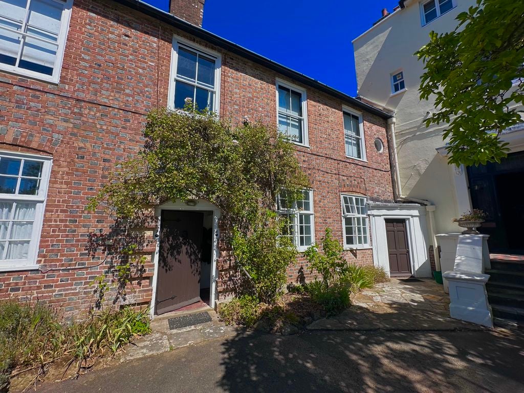 Flat Butlers Green Road in Mid Sussex