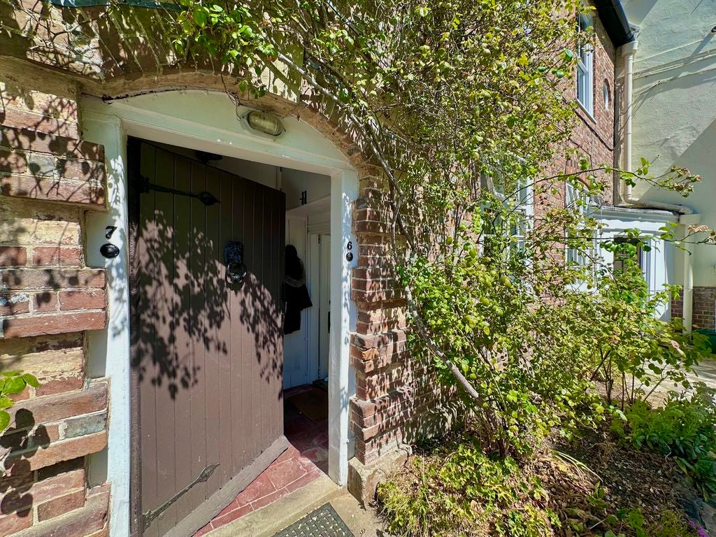 Flat Butlers Green Road in Mid Sussex