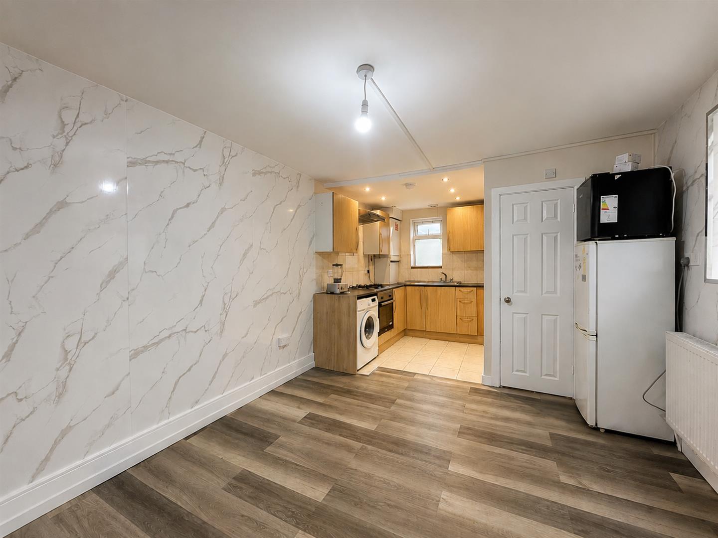 Flat Whitton Road in Greater London