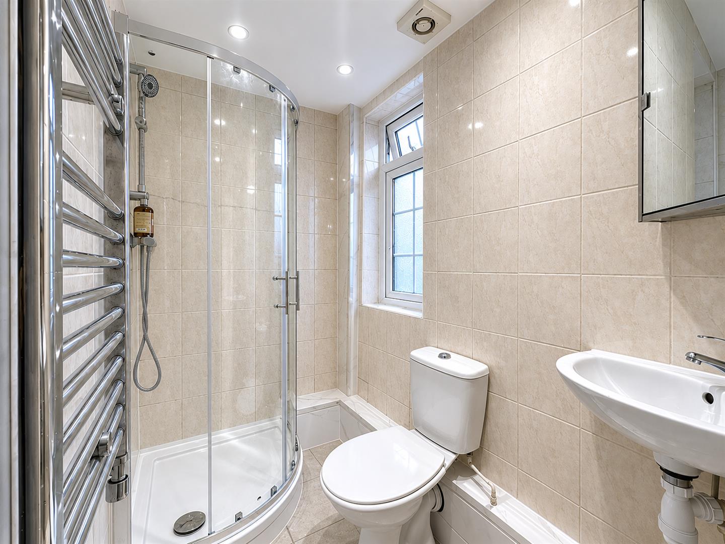 Flat Whitton Road in Greater London