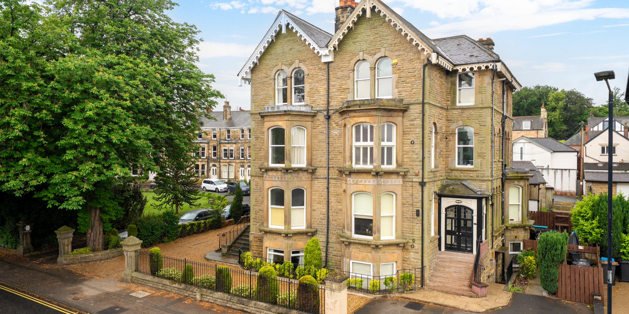 Flat Leeds Road in Harrogate
