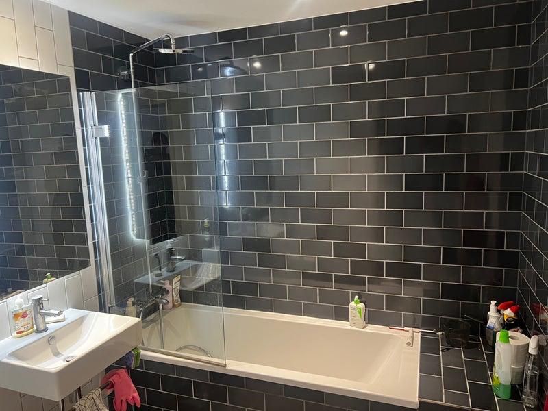Room Royal Crest Avenue in Greater London