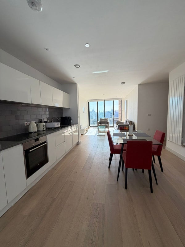 Room Royal Crest Avenue in Greater London